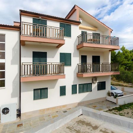 Apartments Karmen Примоштен Экстерьер фото